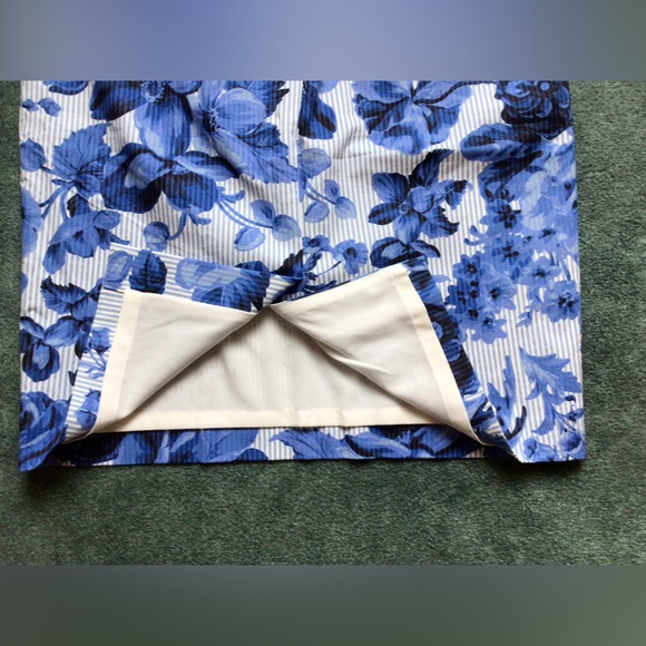 Ann Taylor Pencil Skirt Size 4P - Picture 2 of 6